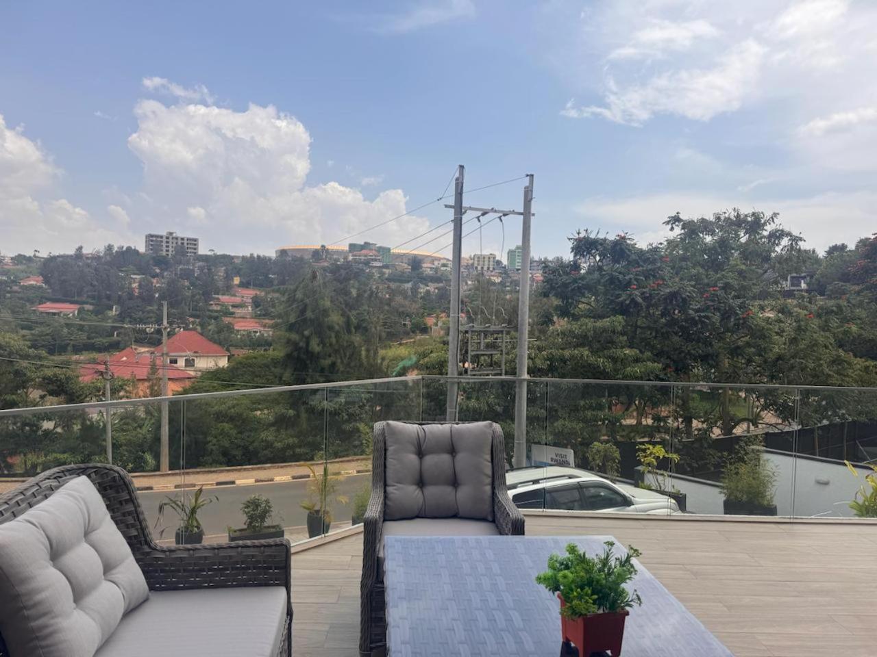Cascadia Apartments Кигали Экстерьер фото