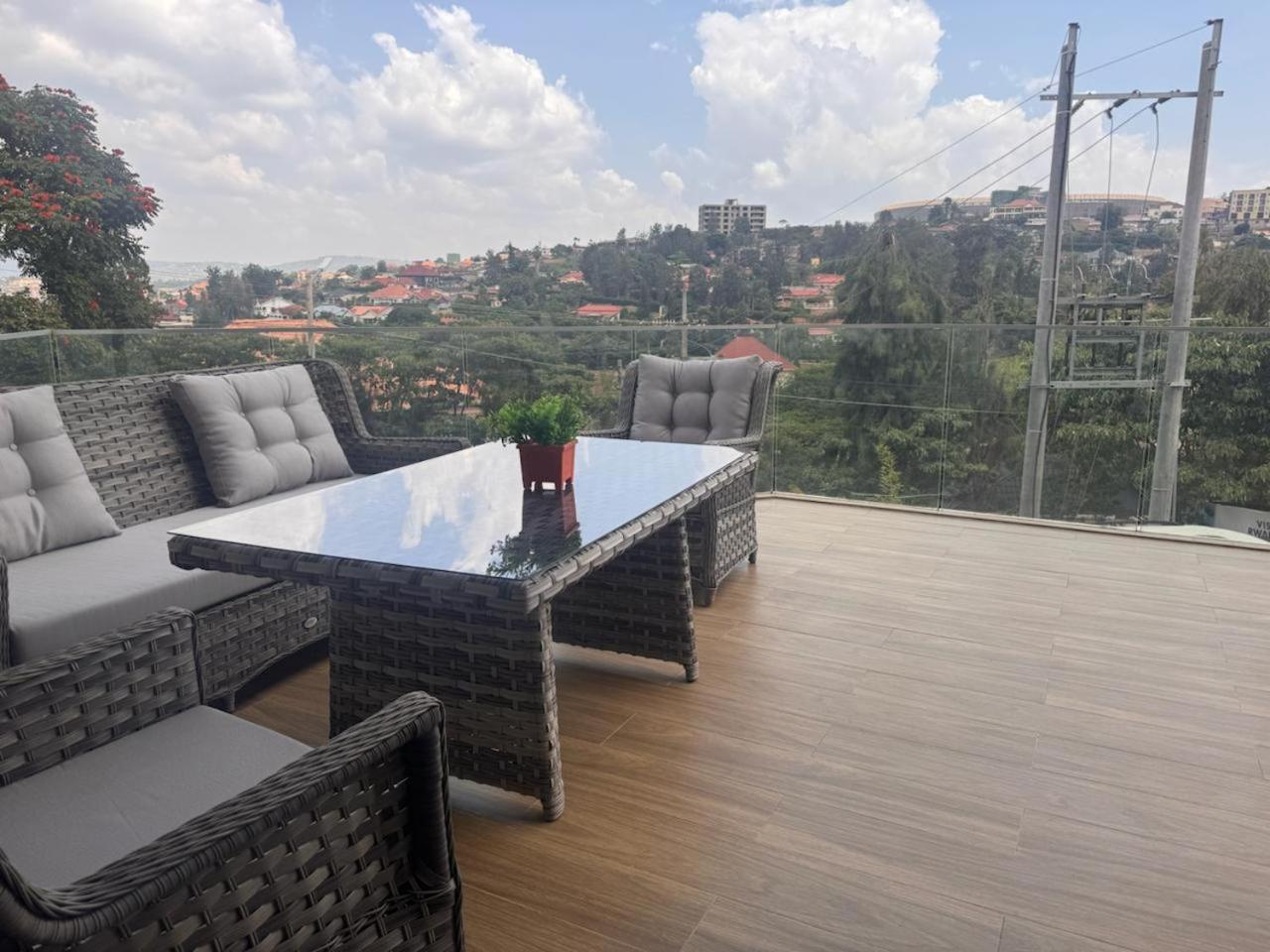 Cascadia Apartments Кигали Экстерьер фото