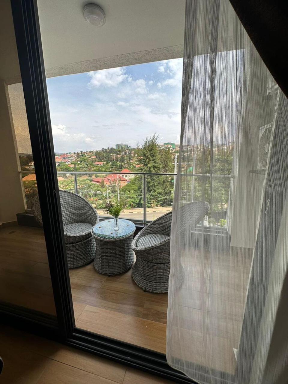 Cascadia Apartments Кигали Экстерьер фото